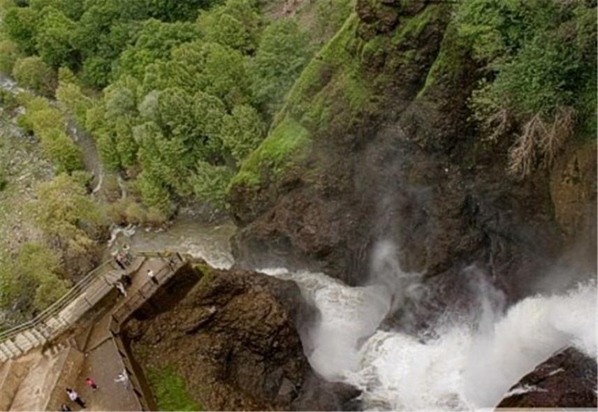 Photo: عکس بسیار زیبا از بالای آبشار شلماش