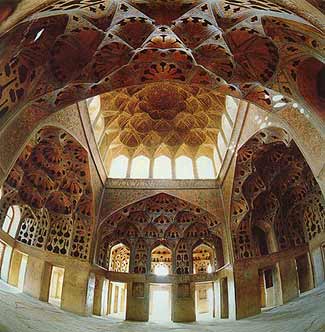 Photo: عکس بسیار زیبا از نمای داخلی کاخ عالی قاپو اصفهان (عمارت عالی قاپو)