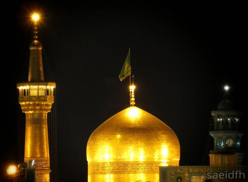 Photo: نمایی زیبا از گنبد طلایی امام رضا (ع) در شب