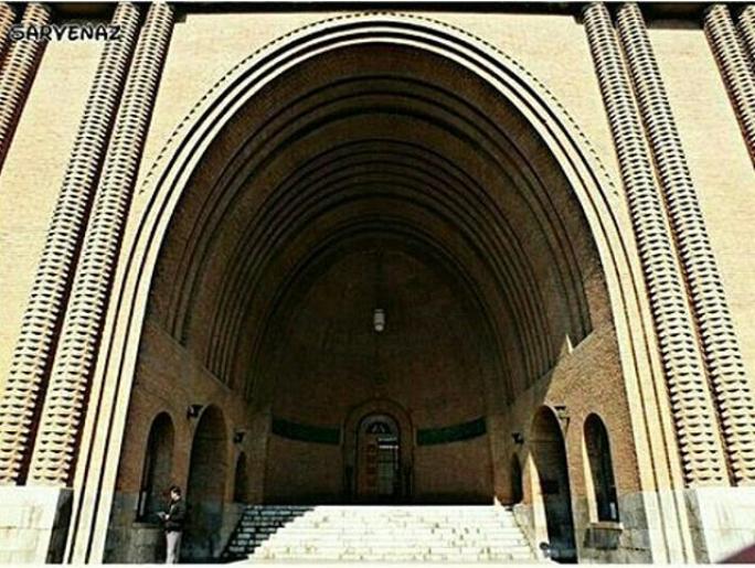 Photo: ورودی اصلی موزه ایران باستان ، برگرفته از طاق کسری ، تهران