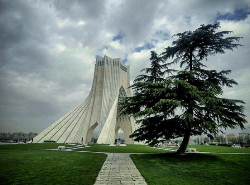 Photo: عکس زیبا از میدان و برج آزادی تهران