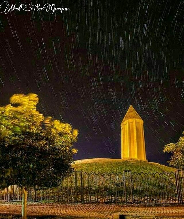 Photo: عکس زیبا از برج قابووس گنبد در یک شب بارانی ، گلستان