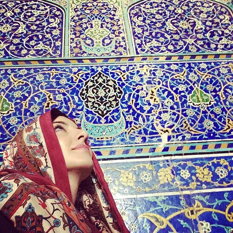 Photo: Tourists in Sheikh Lotfollah Mosque isfahan