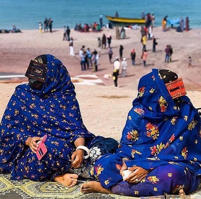 Photo: پوشش محلی زنان جزیره ی هرمز