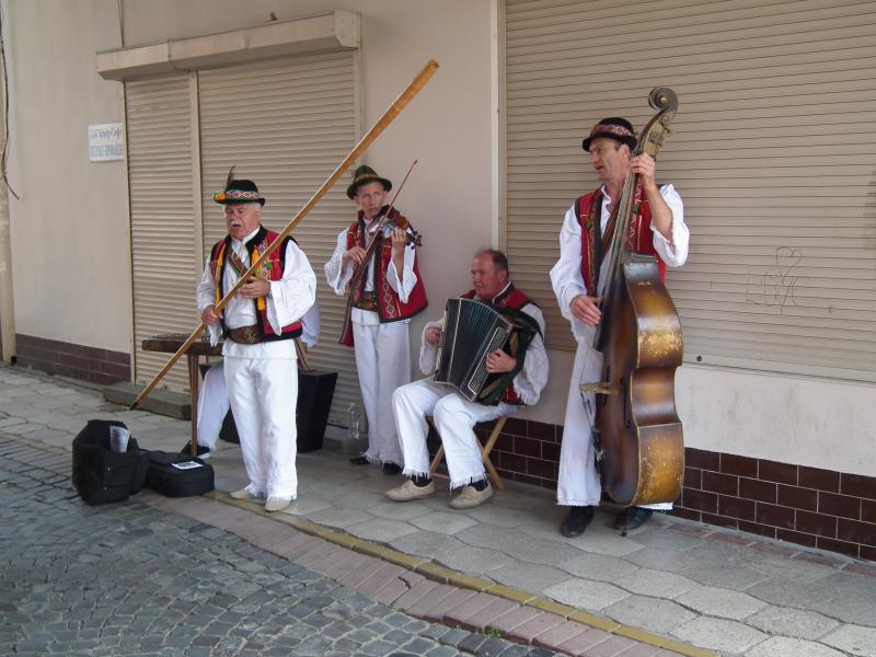 Photo: Street folklore band, Mukačevo / Munkács