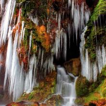 عکس بسیار زیبا از آبشار قندیل شده ی جلفا ، آذربایجان شرقی