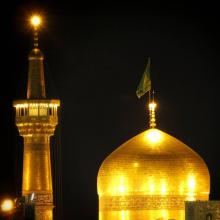 نمایی زیبا از گنبد طلایی امام رضا (ع) در شب