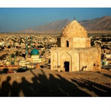 مقبره مادر نادر و نمايي از شهر قديم لار ، فارس