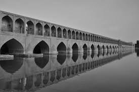Photo: عکس بسیار زیبای سیاه و سفید از سی و سه پل در اصفهان