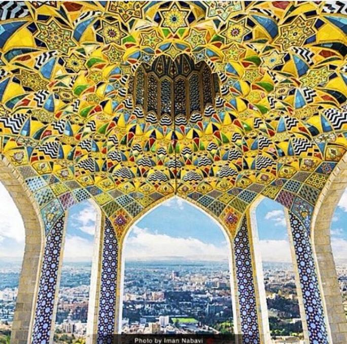 نمایی زیبا از شهر شیراز از بالای کوه باباکوهی