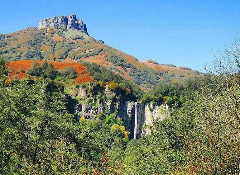 Photo: چشم انداز آبشار و قلعه لوندویل،آستارا