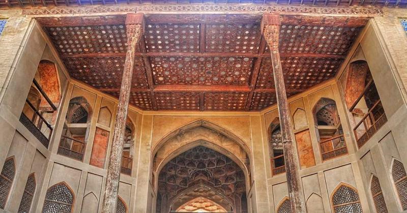 نمایی زیبا از کاخ هشت بهشت اصفهان 