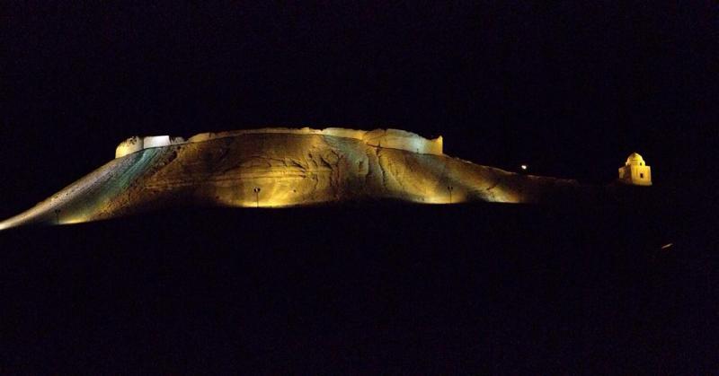 عکس زیبا از قلعه اژدها پيكر در شب ، لار ، فارس