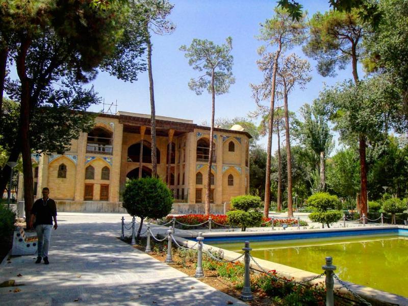 نمایی زیبا از کاخ هشت بهشت اصفهان
