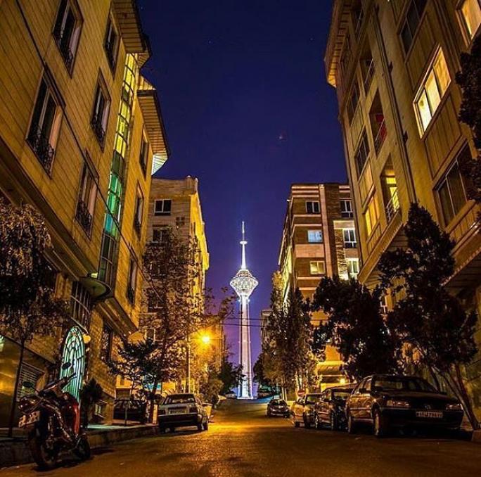 برج میلاد در شب ، تهران