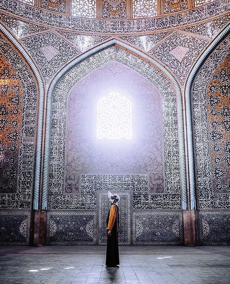 Travel to Naghshe Jahan and Sheikh Lotfollah Mosque of Isfahan Iran