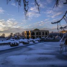 یک روز برفی زیبا با عمارت ایلگلی تبریز - آذربایجان