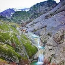 عکس زیبا از آبشار و حوضچه پلکانی تنگ زیبای پیاژه،خرم آباد_الشتر