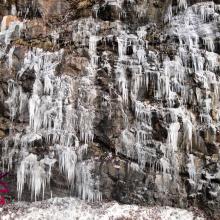 عکسی از آبشار یخ زده ی رامسر_جاده دالخانی