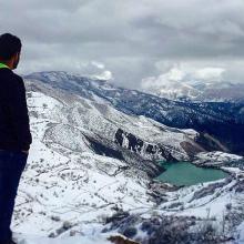 عکسی از دریاچه ی ولشت روی کوه های پوشیده از برف،کلاردشت،مازندران