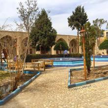 عکس زیبا از حياطِ اصلىِ مهمانسراىِ جهانگردىِ نایین ، اصفهان