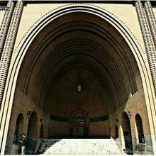 image of ورودی اصلی موزه ایران باستان ، برگرفته از طاق کسری ، تهران