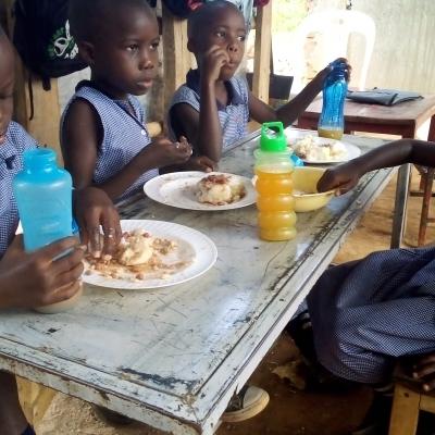 image of Kids at lunch time
